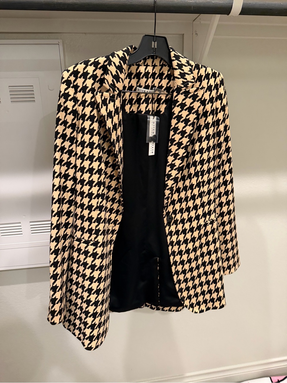 Alice + Olivia
Houndstooth Print Blazer size 10